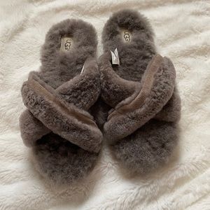 COPY - Ugg criss cross fur slippers gray